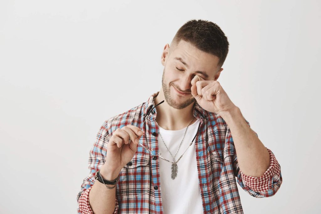 إفرازات من العين