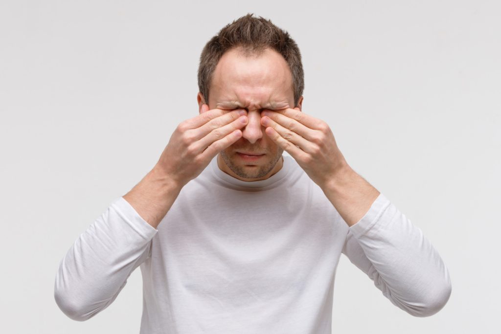 التهاب الجفن بزيت شجرة الشاي