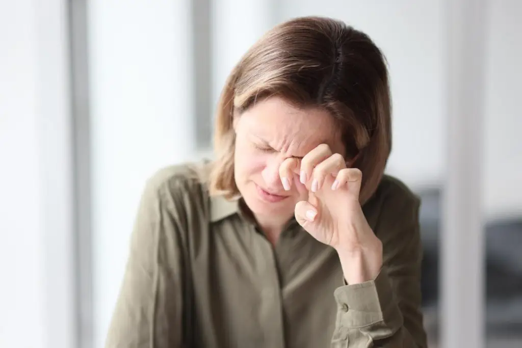 ألم في عين واحدة