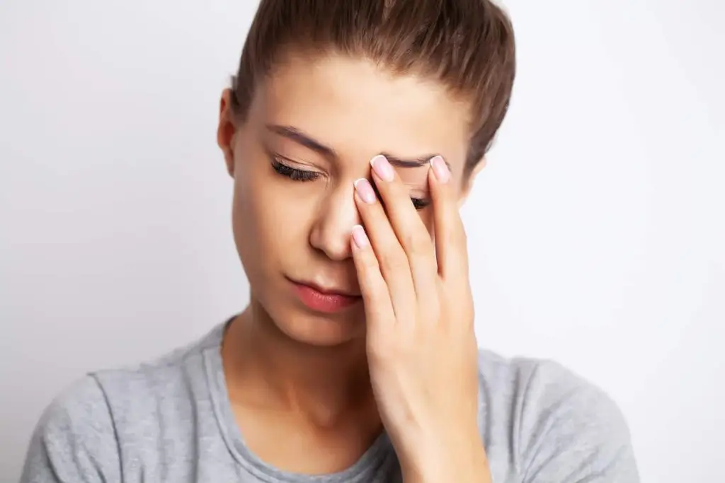 ألم في العين اليسرى